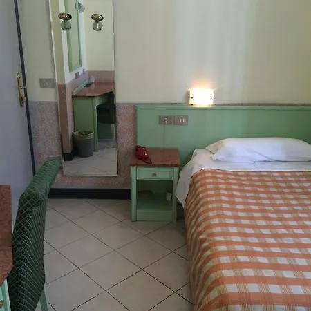 Hotell Mazzini 3*
